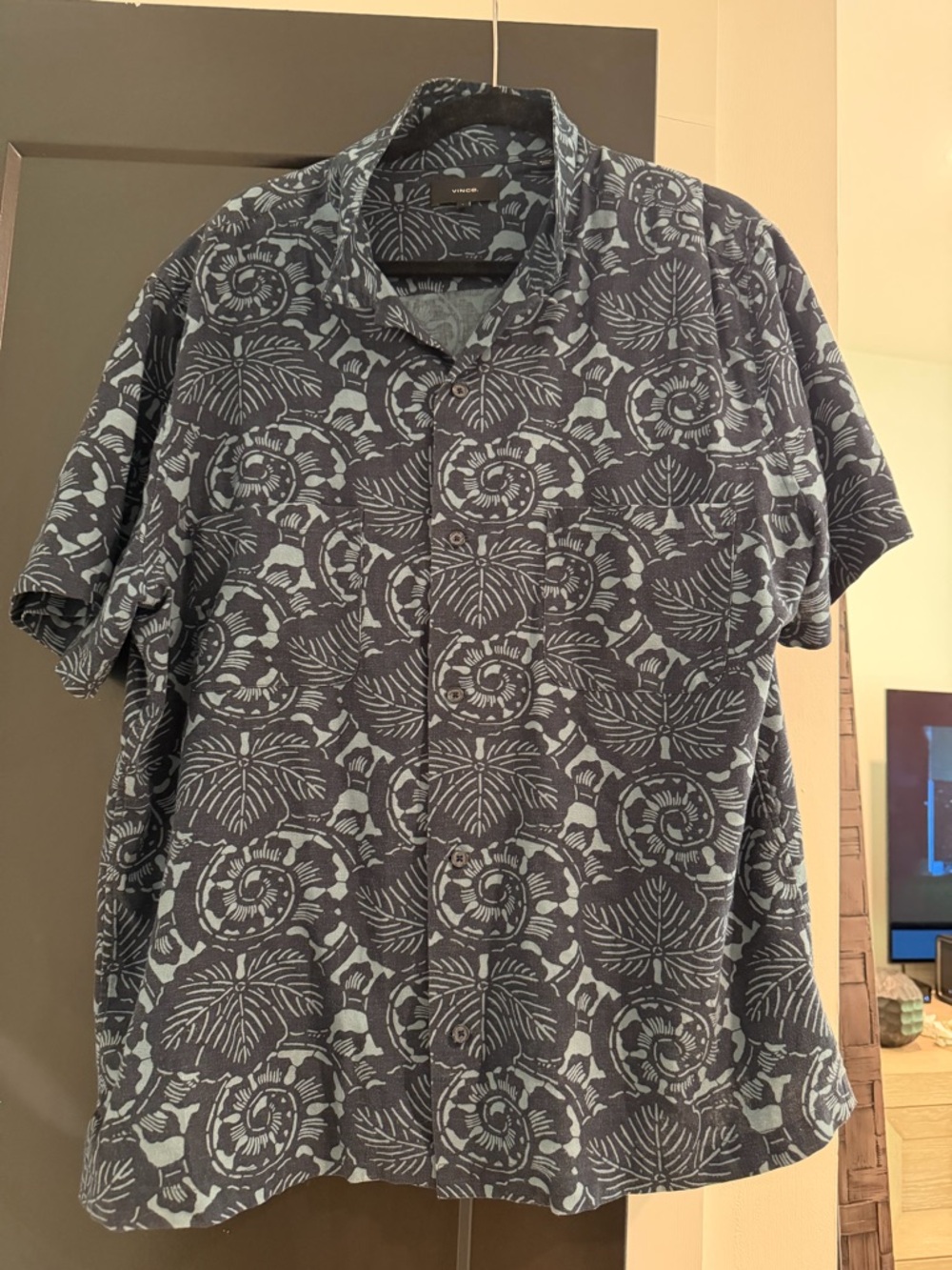 Vince Navy and Light Blue Floral Short-Sleeve Button-Up Shirt
